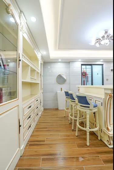 410㎡別墅，簡(jiǎn)約自然相結(jié)合，娛樂(lè)典雅兩不誤，體驗(yàn)生活的美好時(shí)光